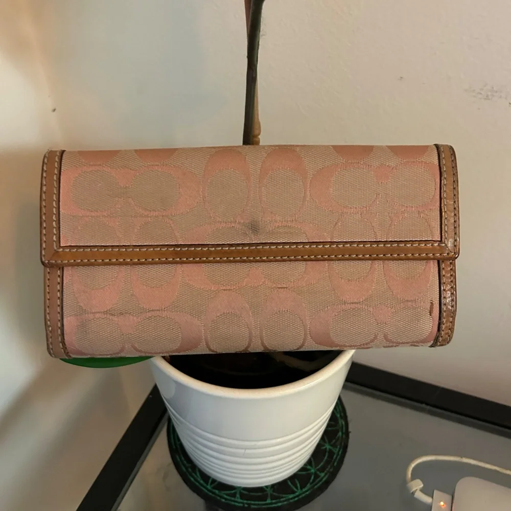 Authentic Coach Beige Signature Fabric Pink Patent Leather Turnlock Slim Wallet - Picture 3 of 5